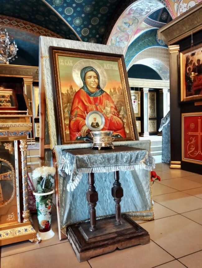 Прибыл ковчег с частицей мощей святой блаженной Матроны Московской.