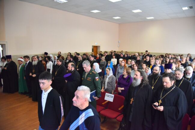 Настоятель собора выступил на форуме в Оренбурге.