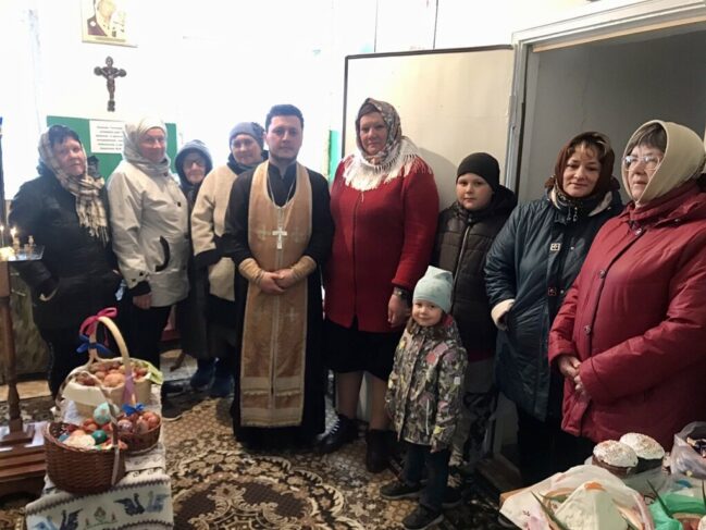 Освящение пасхальной снеди в поселках Ударник и Репино.