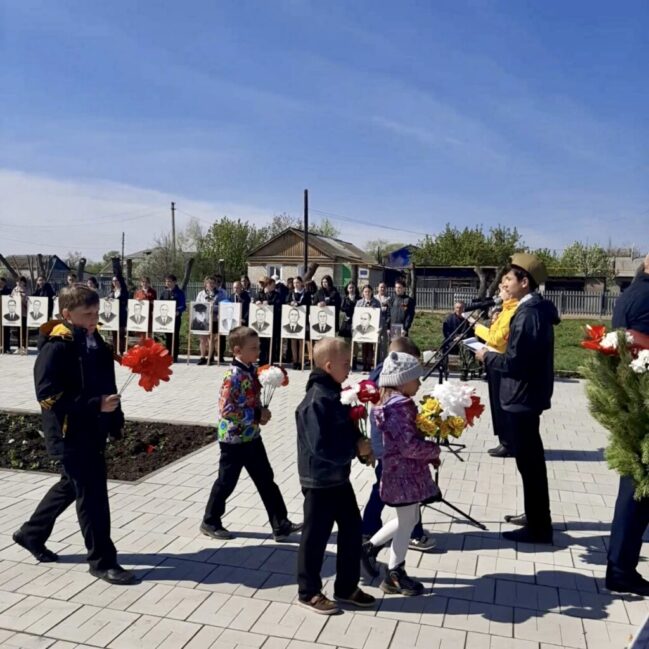 Митинг ко Дню Победы в поселке Ударник.