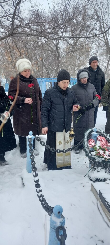 Панихида по усопшим воинам-интернационалистам в поселке Ударник.