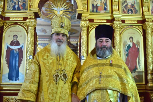 Настоятеля собора наградили медалью от Учебного комитета РПЦ.