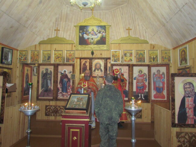 Божественная Литургия в воинской части.