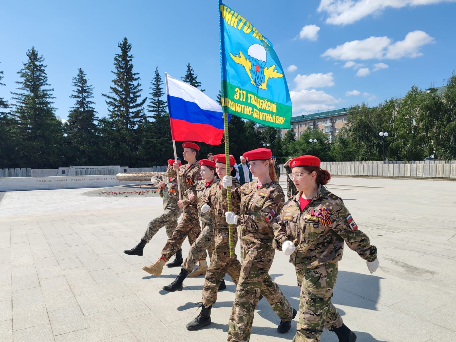 Клирик собора поздравил ВДВ с профессиональным праздником.