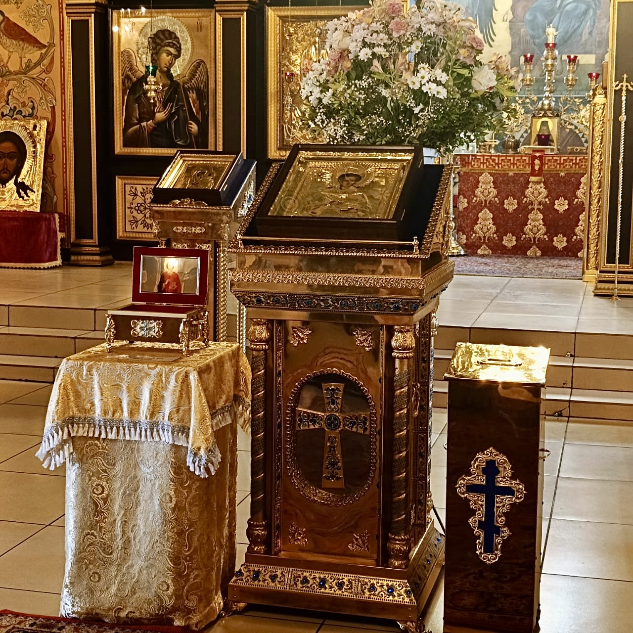 Память святого великомученика и Целителя Пантелеимона.