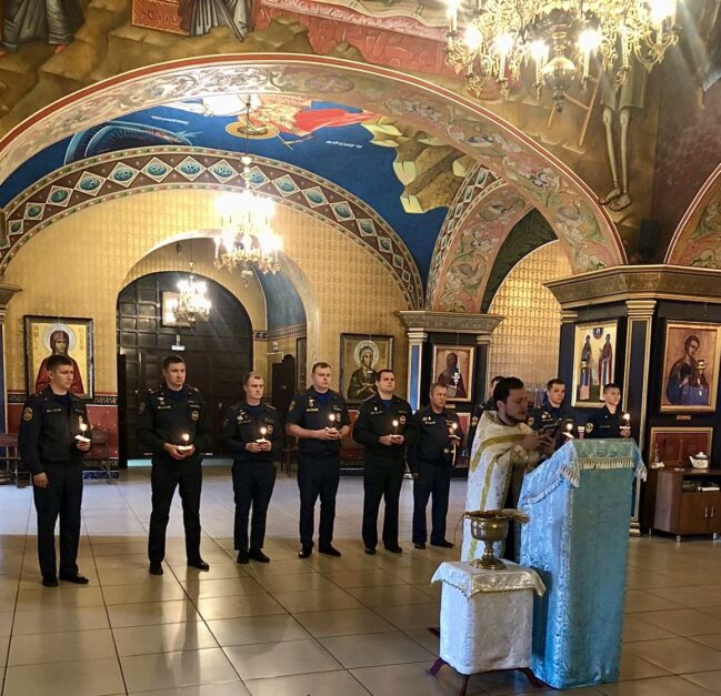 Молебен с группой сотрудников МЧС России.