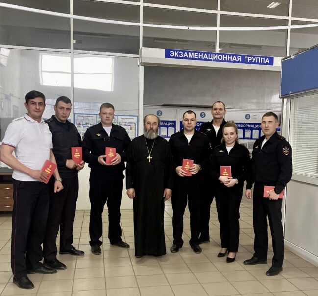 Настоятель собора освятил МРЭО Орска.